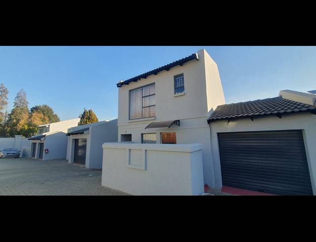 2 BEDROOM TOWNHOUSE FOR SALE IN WINCHESTER HILLS